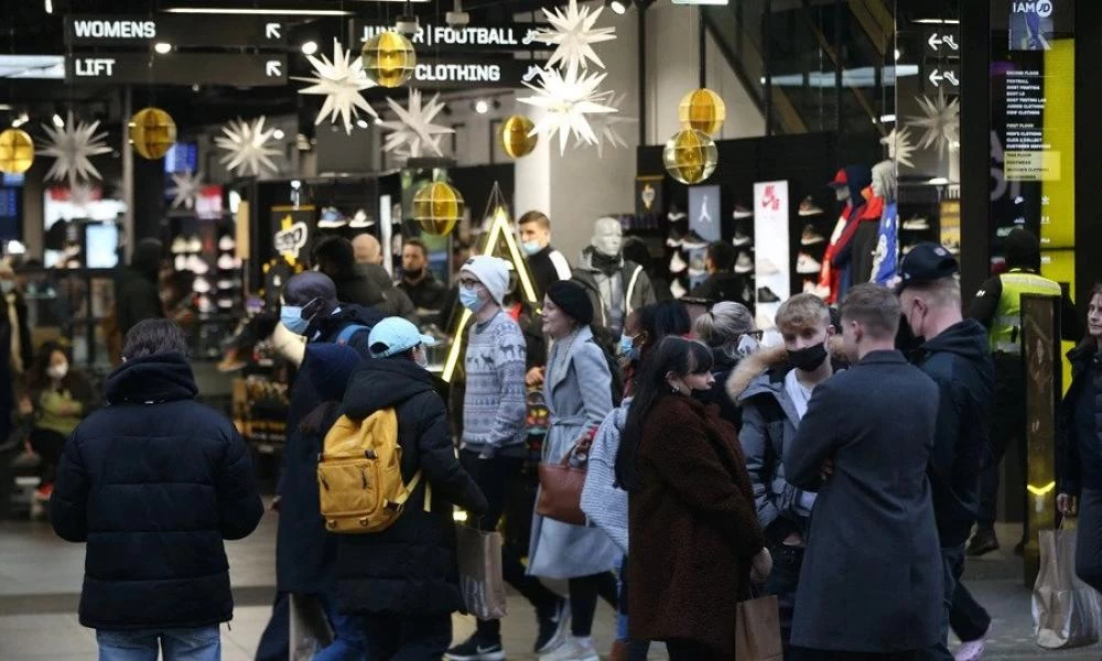 Όμικρον: Χαραμάδα αισιοδοξίας "βλέπουν" μελέτες σε Βρετανία και Ν. Αφρική-Ηπιότερα συμπτώματα και μειωμένες νοσηλείες